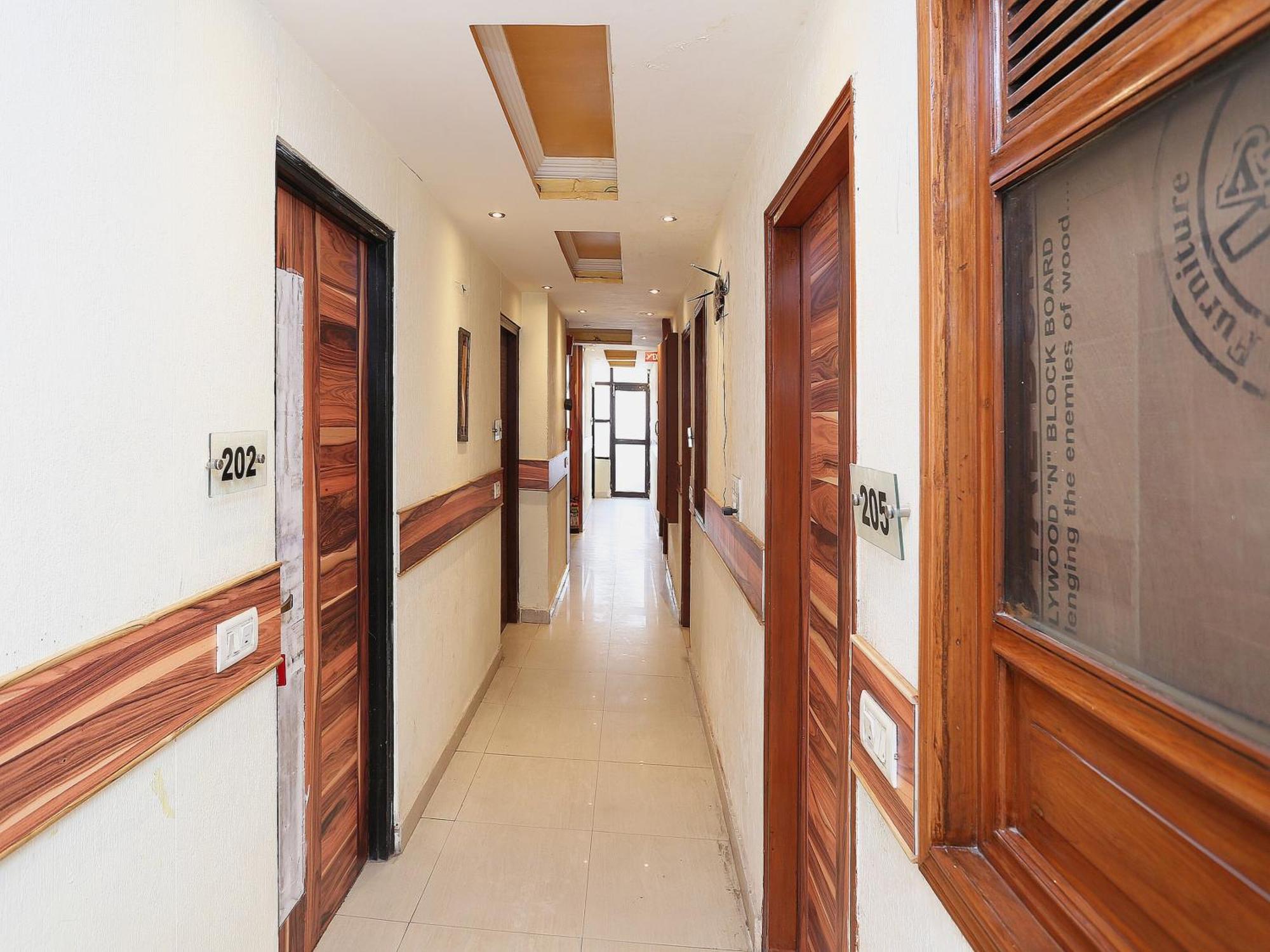 Oyo Flagship Hotel F Five Nowe Delhi Zewnętrze zdjęcie